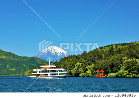 初夏的箱根和富士山的藍天和綠意 130949919