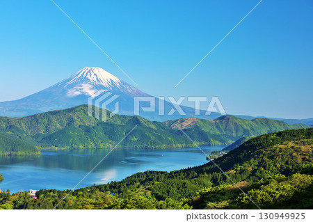 初夏的藍天,箱根和富士山的全景 初夏的藍天,箱根和富士山的全景 130949925