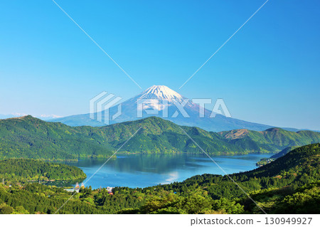 初夏的藍天,箱根和富士山的全景 初夏的藍天,箱根和富士山的全景 130949927