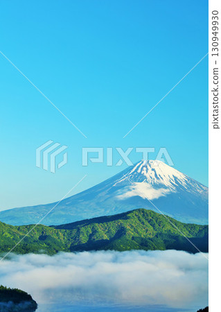 秋日清晨：箱根的富士山和雲海 130949930