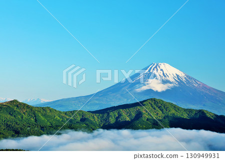 秋日清晨：箱根的富士山和雲海 130949931