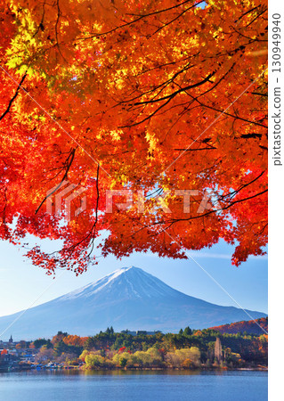 秋葉和富士山 130949940