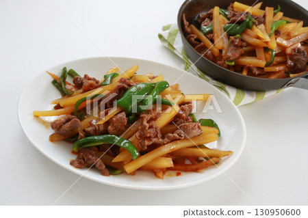 辣炒牛肉和土豆 辣炒牛肉和土豆 130950600