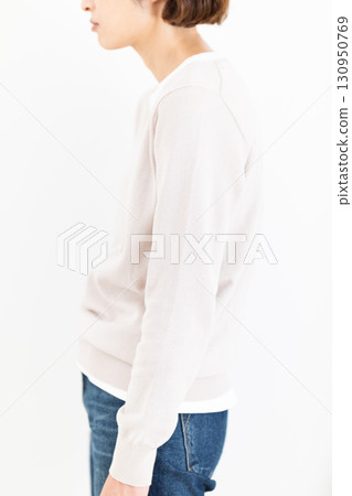 駝背的中年婦女 130950769