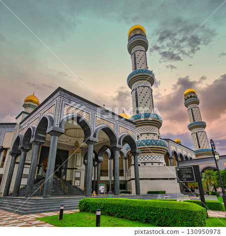 Jame' Asr Hassanil Bolkiah Mosque, a magnificent Islamic landmark with golden domes and minarets, Bandar Seri Begawan, Brunei 130950978
