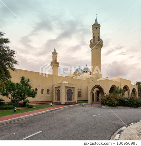 Ash Shaliheen Mosque with minarets and domes, Bandar Seri Begawan, Brunei Darussalam 130950993