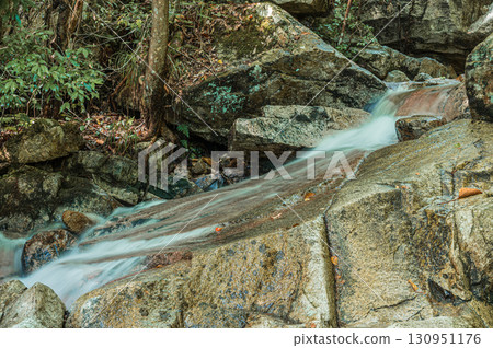 A mountain stream flowing over rocks downstream of Youbai Falls, Kitakomatsu, Otsu City, Shiga Prefecture A mountain stream flowing over rocks downstream of Youbai Falls, Kitakomatsu, Otsu City, Shiga Prefecture 130951176