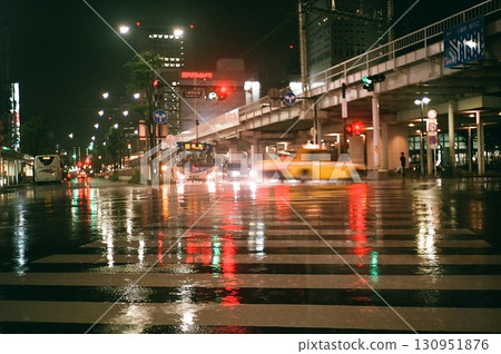 An intersection with cars passing by 130951876