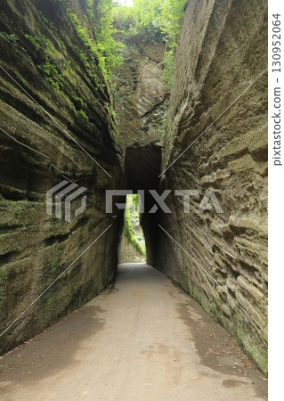 Lantern Slope Daishi's cutting tunnel (Futtsu City, Chiba Prefecture) 130952064