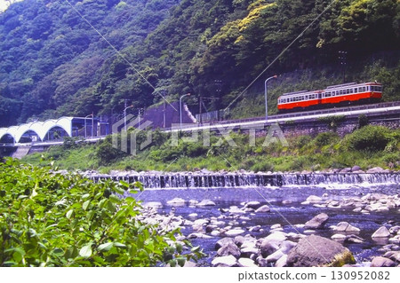 Hakone Tozan Railway, Moha 2 type 108-Moha 3 type 113, Hakone-Yumoto, May 29, 1982 130952082