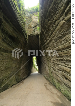 Lantern Slope Daishi's cutting tunnel (Futtsu City, Chiba Prefecture) Lantern Slope Daishi's cutting tunnel (Futtsu City, Chiba Prefecture) 130952127