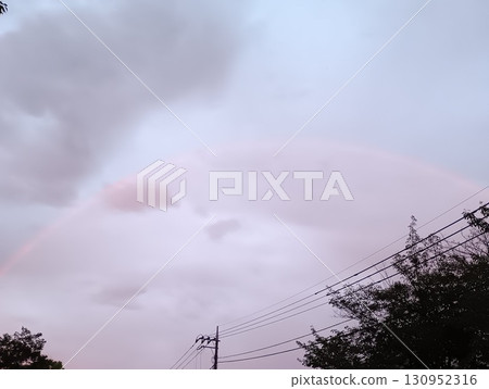 彩虹橋融入夕陽之中 彩虹橋融入夕陽之中 130952316