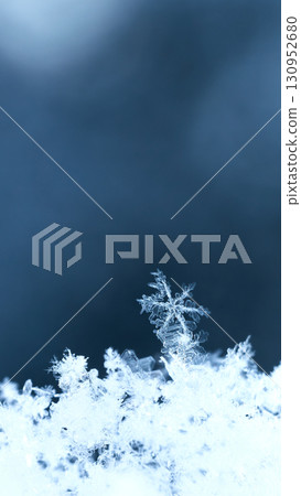 snowflakes, winter card, crystals of snow 130952680