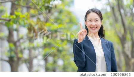 Female business outdoor pointing 130956865