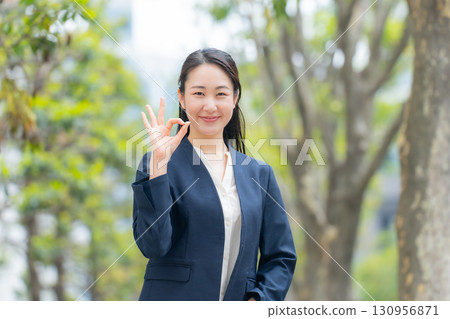 女性商務戶外OK 130956871