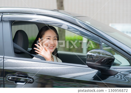 一個女人開車 130956872