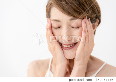 Beauty woman cheek Beauty woman cheek 130957456