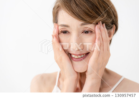 Beauty woman cheek Beauty woman cheek 130957457