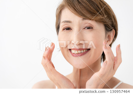 Beauty woman cheek Beauty woman cheek 130957464