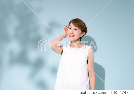 Beauty Woman Shadow 130957483