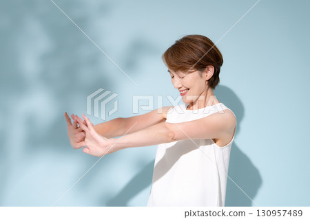 Beauty Women Stretch 130957489