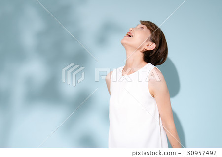 美容女性拉伸 130957492