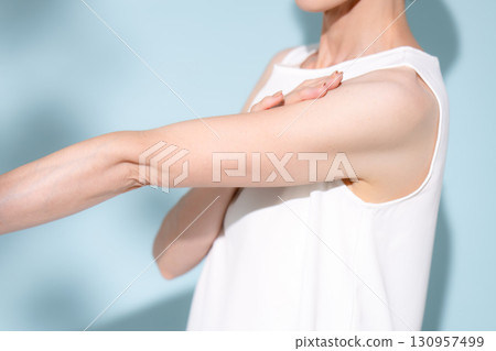 美麗女人的手 130957499