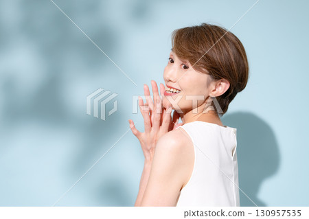 Beauty woman 130957535