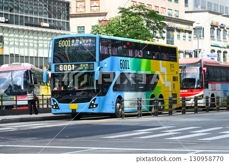 Double-decker buses connecting Seoul and neighboring cities [Korea/Gangnam-gu] 130958770