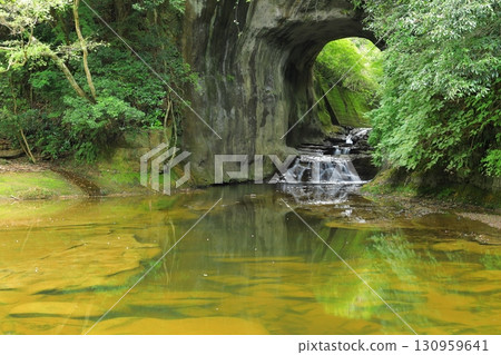 Nozogumi Waterfall (Kameiwa Cave) 130959641