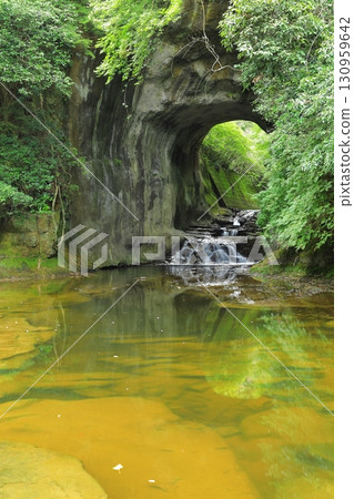 Nozogumi Waterfall (Kameiwa Cave) 130959642