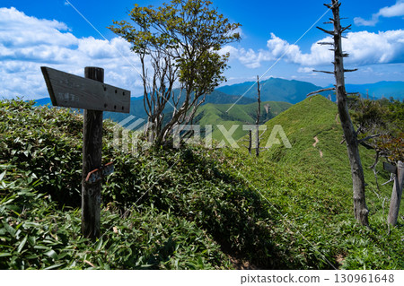 德島縣三好市次郎依至三峰1橫道的盛夏風景 德島縣三好市次郎依至三峰1橫道的盛夏風景 130961648