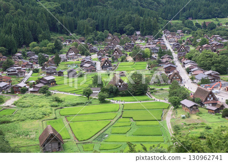 從城山城天守閣眺望的夏季白川鄉 從城山城天守閣眺望的夏季白川鄉 130962741