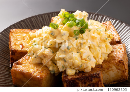 Deep-fried tofu and egg salad 130962803
