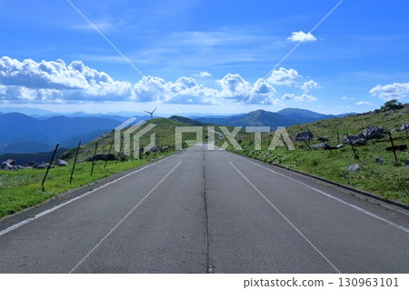 Refreshing Driving Route: Late Summer (Shikoku Karst) 130963101