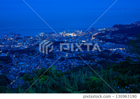 從天狗山眺望小樽市的夜景 130963190