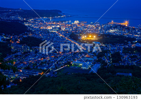 Night view of Otaru city from Mount Tengu 130963193