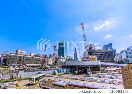 9月17日,日本東京城市景觀。展望新宿站及新宿站西口的再開發…邁向新時代 9月17日,日本東京城市景觀。展望新宿站及新宿站西口的再開發…邁向新時代 130963591