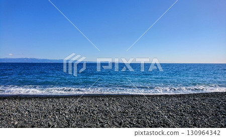 Suruga Bay and a distant view of ships 130964342