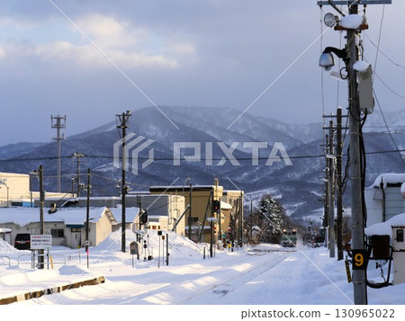 餘市站和冬季運行的火車 130965022