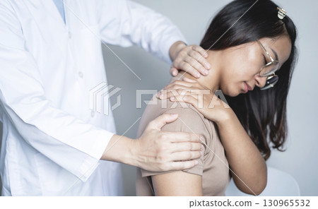 Female physiotherapists provide physical assistance to woman patients with shoulder injuries massaging their shoulders for muscle recovery in the rehabilitation center. Physiotherapy concepts Female physiotherapists provide physical assistance to woman patients with shoulder injuries massaging their shoulders for muscle recovery in the rehabilitation center. Physiotherapy concepts 130965532