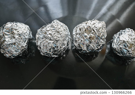 用鋁箔紙包裹的甜菜 130966266