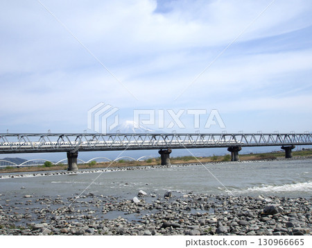 富士山和過河的新幹線 富士山和過河的新幹線 130966665