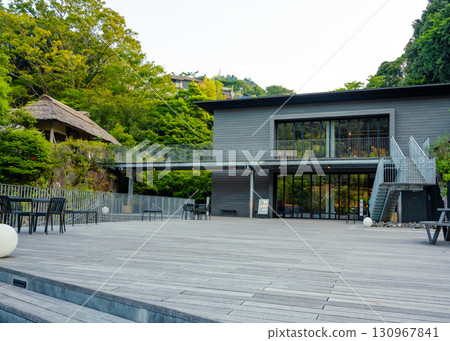 湯河原萬葉公園入口露台正面 130967841