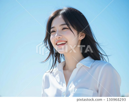 吹頭髮的女人 吹頭髮的女人 130968293