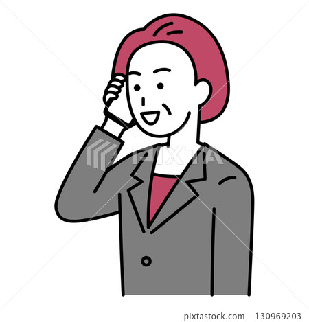 一位身穿西裝的中年婦女正在用智慧型手機聊天 130969203