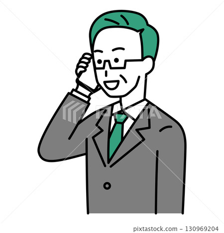 一名身穿西裝的中年男子正在用智慧型手機聊天 一名身穿西裝的中年男子正在用智慧型手機聊天 130969204