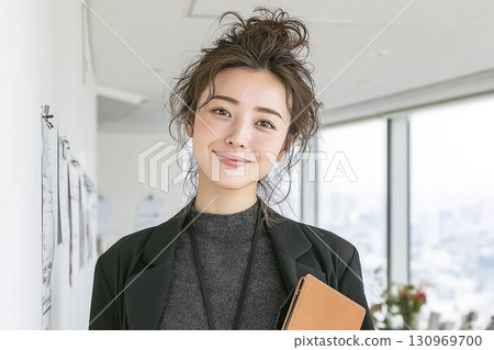 Miyu Series: Smiling businesswoman holding a tablet at the office (Working Women Series) Miyu Series: Smiling businesswoman holding a tablet at the office (Working Women Series) 130969700