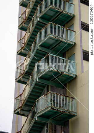 建築物內的緊急樓梯 建築物內的緊急樓梯 130973404