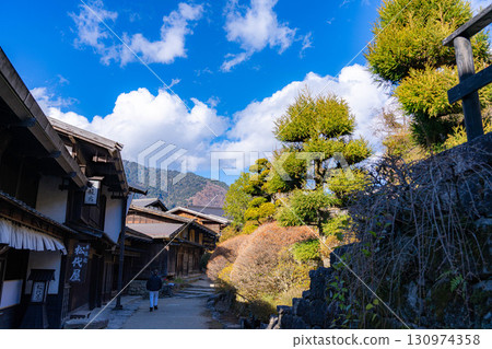 [Post town material] The townscape of Tsumago-juku on a clear winter day [Nagano Prefecture] 130974358